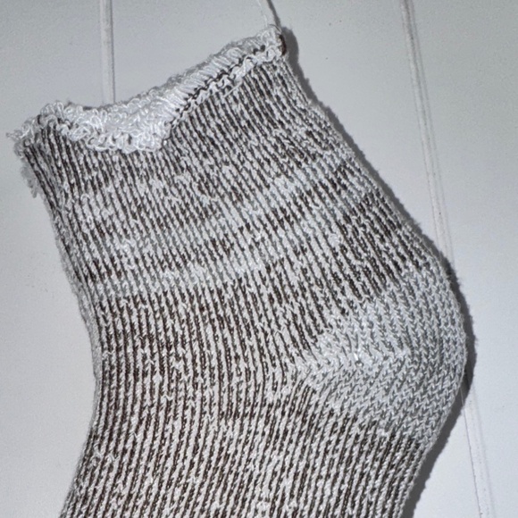 Lemon Women’s 2 pair, Powder Soft Yarn Full Cushion Footbed Gray & Brown - Picture 3 of 9